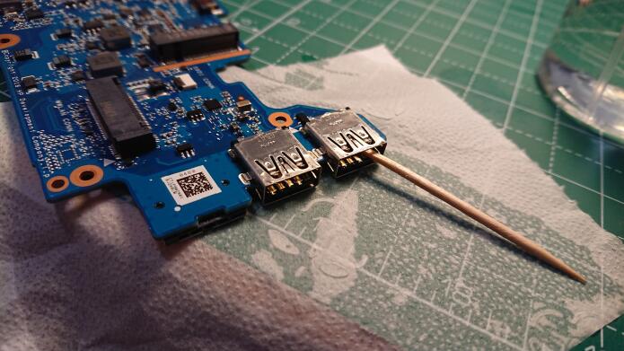 Cleaning all connectors with 99% alcohol